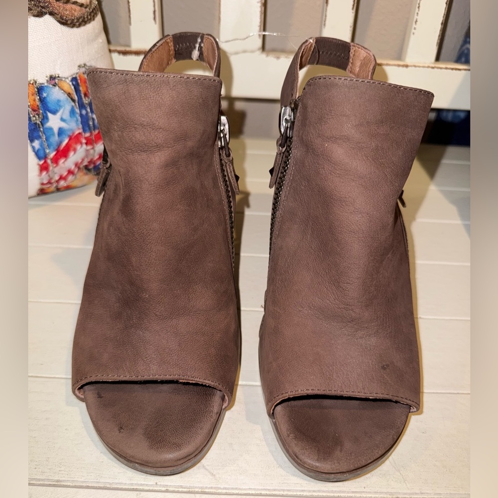 Gentle Souls by Kenneth Cole Brown Leather Peep-Toe Sling Back High‎ Heel Shoes